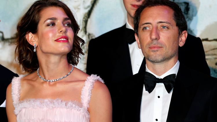Hier zeigten sich Casiraghi und Elmaleh im März erstmals zusammen in der Öffentlichkeit.