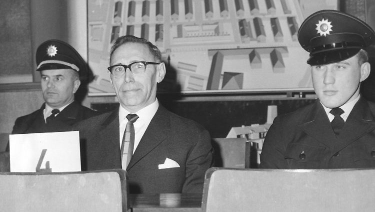SS-Oberscharführer Boger galt als "Bestie von Auschwitz". Wahllos erschoss er Häftlinge oder folterte diese mit der "Boger-Schaukel", bei der sie kopfüber an einer Stange aufgehängt wurden.