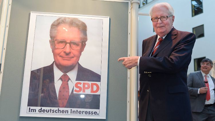 Bei der Bundestagswahl 1983 holte Vogel als SPD-Kanzlerkandidat 38,2 Prozent - zu wenig, um Helmut Kohl zu schlagen.