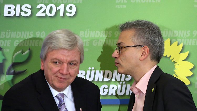 Bouffier (l.) zeigte sich zuversichtlich, dass die Koalition mit den Grünen um Al-Wazir gelingt.