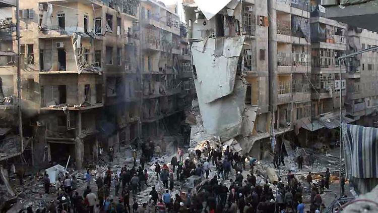 Zerstörte Häuser in Aleppo. Mitte Dezember bombardierte die syrische Armee die Stadt mit Fassbomben.