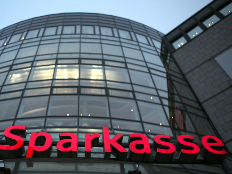 Kampfgeschrei aus dem Sparkassenlager: "Wir werden uns mit aller Macht dagegen zur Wehr setzen."