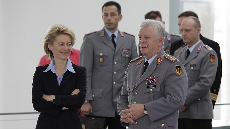 Von der Leyen hat wenig Erfahrung mit Verteidigungspolitik, sie muss die Truppe nun kennenlernen.