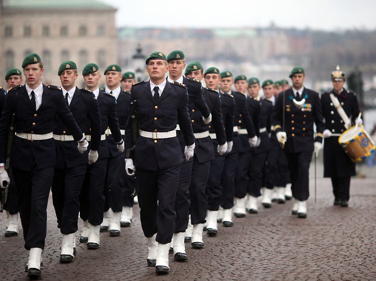 Kritiker der Abschaffung fürchten um einen Verlust von Verantwortung und Zusammenhalt innerhalb der Armee.