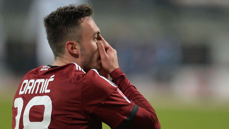 Nürnbergs Stürmer Josip Drmic und seinen Teamkollegen klebte auch gegen Schalke das Pech am Stiefel.