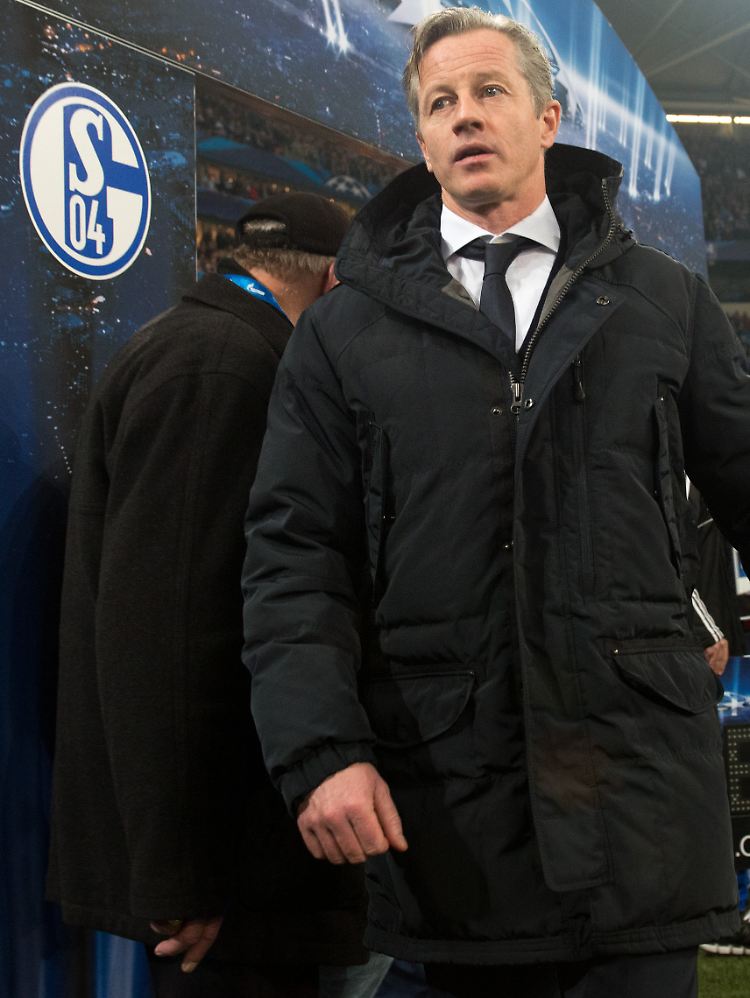Im vermeintlichen Schicksalsspiel in Nürnberg fehlte Schalke-Trainer Jens Keller wegen eines Magen-Darm-Infekts.