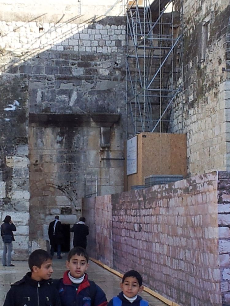 Seit September wird an die Kirche renoviert. Die veranschlagten Kosten sind bislang nicht gedeckt.