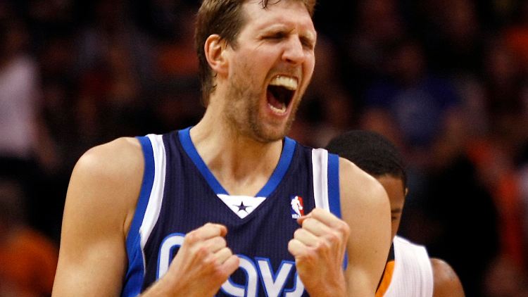 Zum Verzweifeln: Das Auf und Ab der Dallas Mavericks frustriert Superstar Dirk Nowitzki. 
