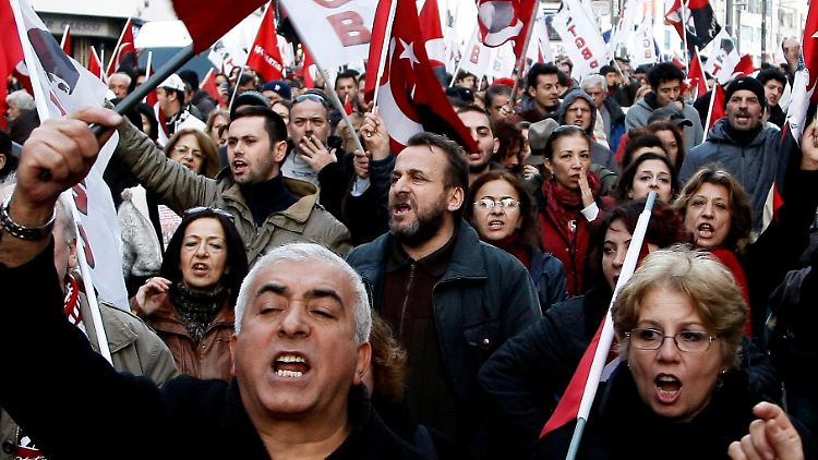 Nur ein halbes Jahr nach den Protesten um den Gezi-Park formieren sich nun erneut Demonstrationen.