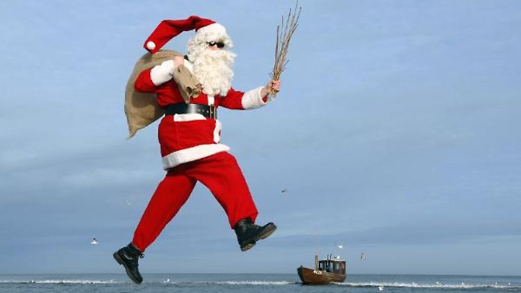 Von wegen besinnlich: Der Weihnachtshandel beginnt mit einem Paukenschlag.