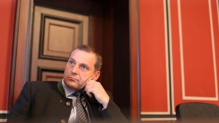 Der NPD-Politiker Udo Pastörs während eines Prozesses wegen Verunglimpfung des Andenkens Verstorbener und Verleumdung. Er soll nun die NPD kommissarisch führen.