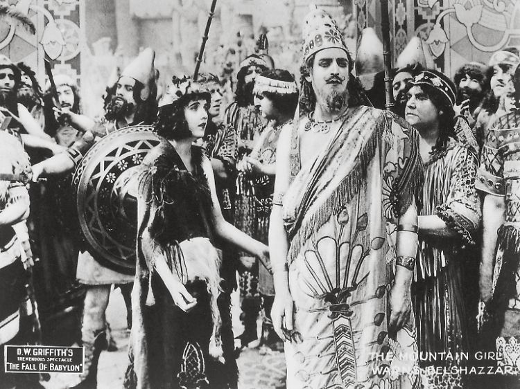 "Intolerance" von 1916 war einer der ersten Filme, die das Leben Jesu thematisierte, und der teuerste Film seiner Zeit.