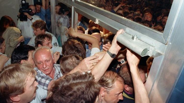 Am 1. Juli 1990 wurde die D-Mark auch Zahlungsmittel in der DDR.