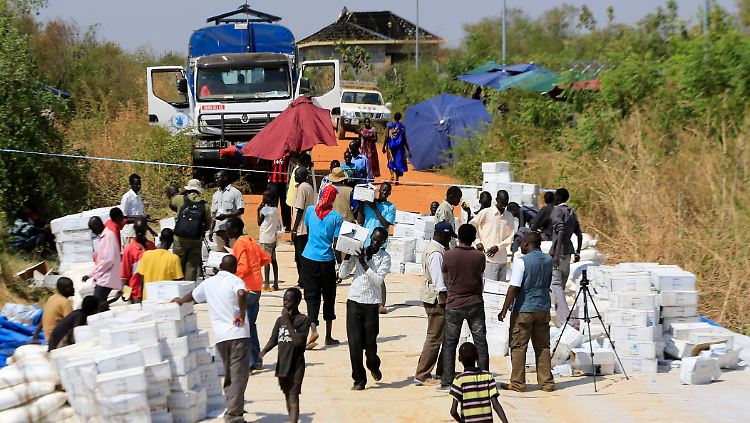Am Rande der Haupstadt Juba: Das Word Food Programme verteilt Nahrungsmittel.
