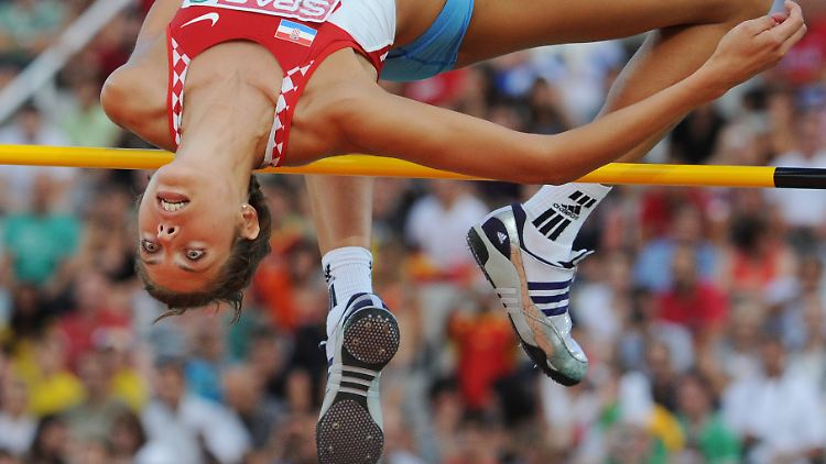 Die kroatische Hochspringerin Blanka Vlasic bei der Leichtathletik-EM in Barcelona trägt Adidas-Socken.