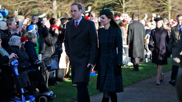 Viele Schaulustige warten auch in der Kälte gerne darauf, dass ihre Lieblings-Royals an ihnen vorbei zur Kirche ziehen.