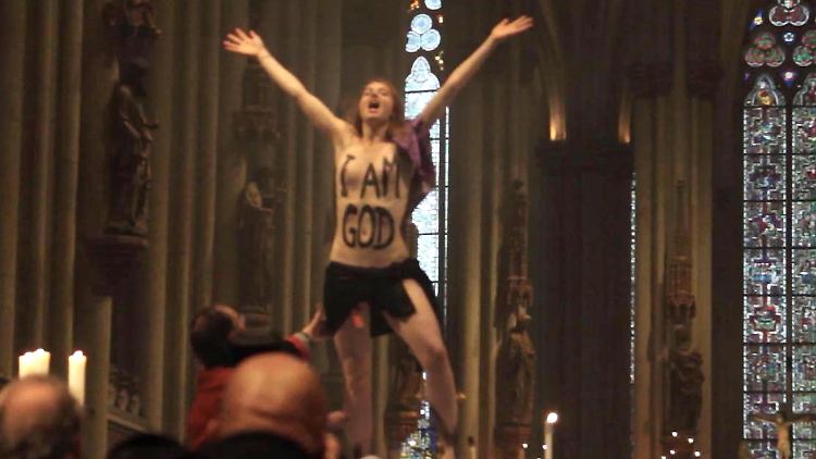 Damit hatten die Kirchenbesucher sicherlich nicht gerechnet. (Foto: Elke Lehrenkrauss/dpa) 