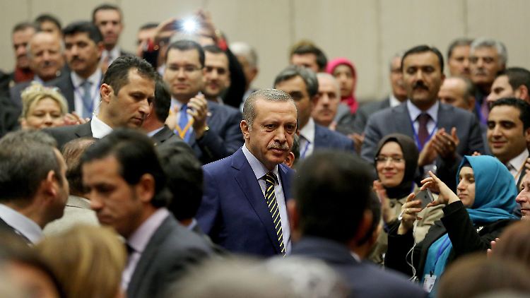 Experten sehen in dem Skandal noch keine unmittelbare Bedrohung für Erdogan.