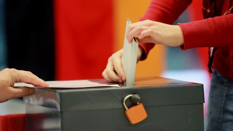 Mehr Ältere gehen wählen, sie werden damit immer wahlentscheidender.