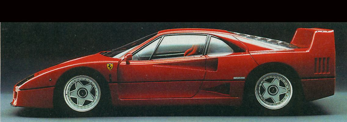 Der Ferrari F40 kann dem Porsche 959 nicht das Wasser reichen.