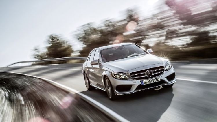 Mercedes schickt die C-Klasse ins Rennen.