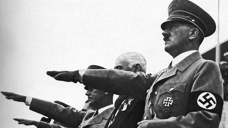 Hitler wurde an der Kunstakademie in Wien abgelehnt.