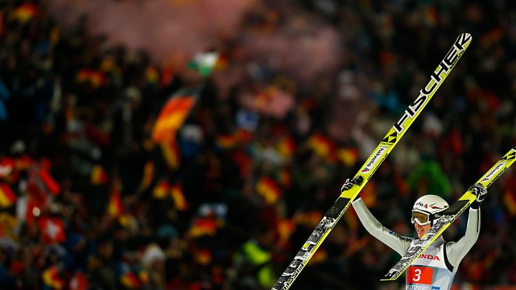 2013-12-29T174311Z_1305590482_BM2E9CT1FYP01_RTRMADP_3_SKIJUMPING-4HILLS.JPG20688371278612426.jpg