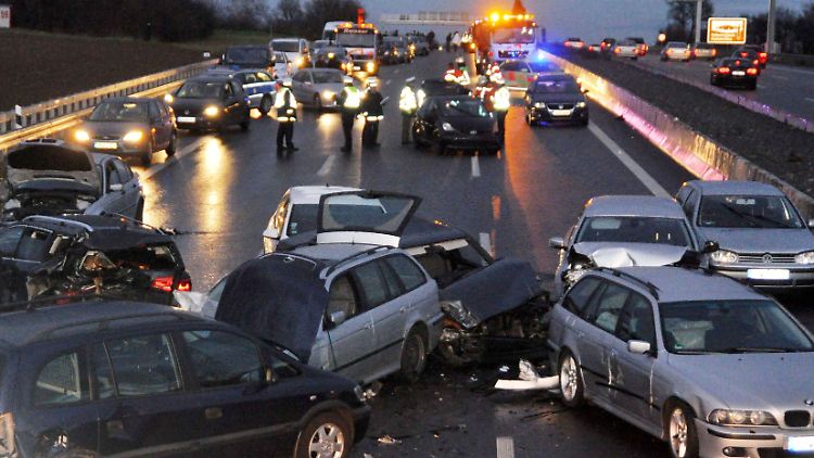 Zum Glück gingen lediglich Autos kaputt, die Insassen verletzten sich nur leicht.