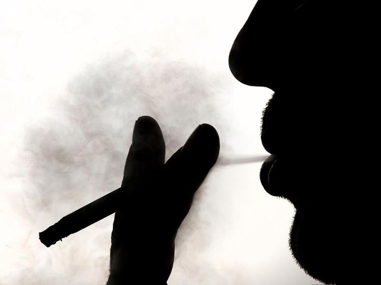 In Deutschland nimmt die Zahl der Raucher nach Angaben des Deutschen Krebsforschungszentrums seit gut zehn Jahren stetig ab.
