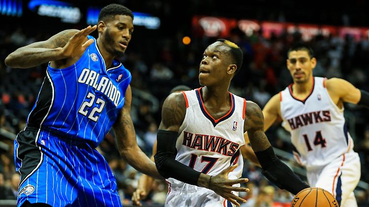 Dennis Schröder hat in seiner ersten NBA-Saison mit Problemen zu kämpfen (hier im Bild: Schröder im Spiel gegen Orlando im November).