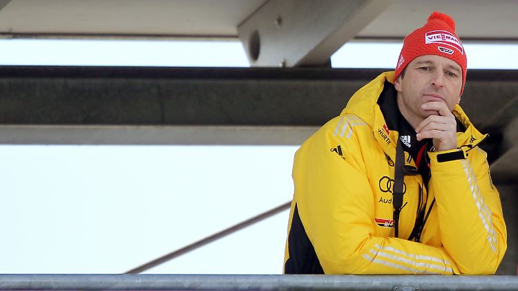 Bundestrainer Werner Schuster hatte sich in Oberstdorf mehr erhofft.