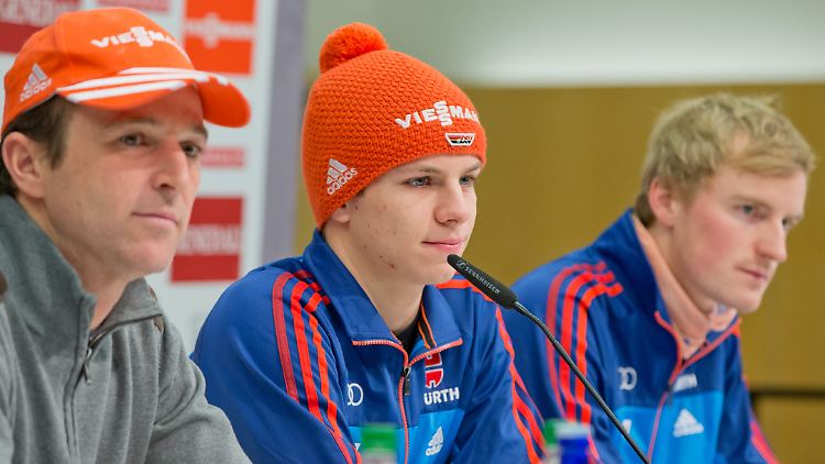Genau wie Trainer Schuster (links) hatten sich Andreas Wellinger (Mitte) und Severin Freund vor dem Auftakt in Oberstdorf optimistisch gezeigt.