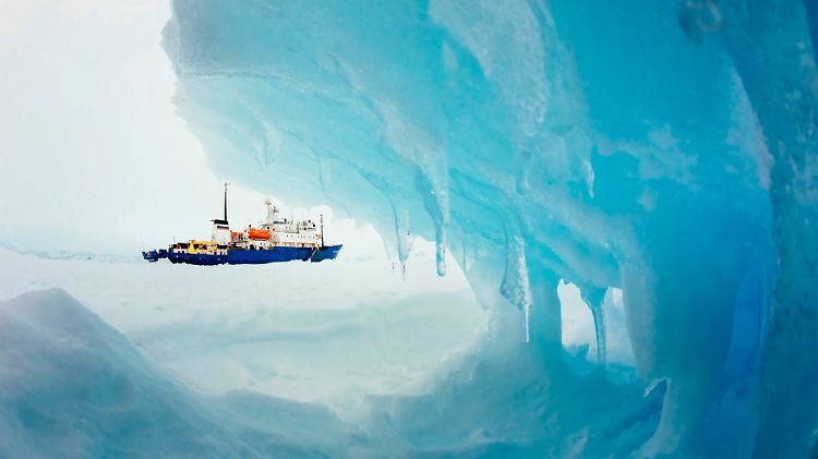 Seit Weihnachten festgefroren: Die "MV Akademik Schokalskij".