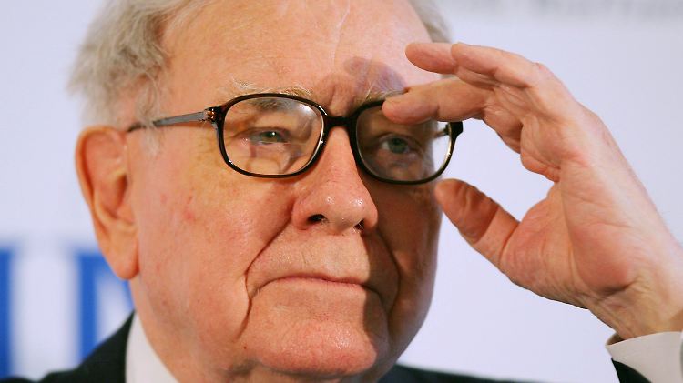 Warren Buffett hält weiter Ausschau nach günstigen Kaufobjekten.