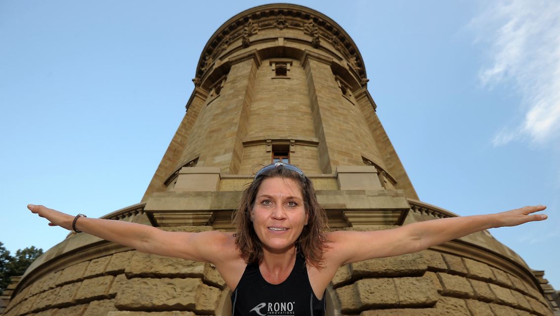 ... am Alten Wasserturm in Mannheim. Dann geht es mit ihr ...