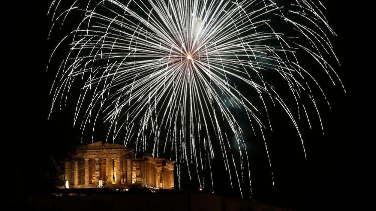 Mit einem Feuerwerk über der Akropolis startet die griechische EU-Ratspräsidentschaft.