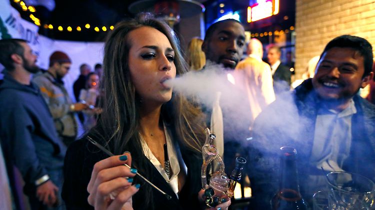 In Denver und anderen Städten begrüßten Aktivisten die Cannabis-Freigabe mit entsprechenden Partys.
