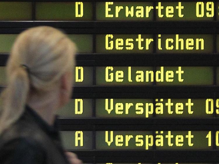 Flug storniert. Bietet der Veranstalter dann eine Ersatzreise zu einem späteren Zeitpunkt an, muss der Urlauber sie nicht antreten.