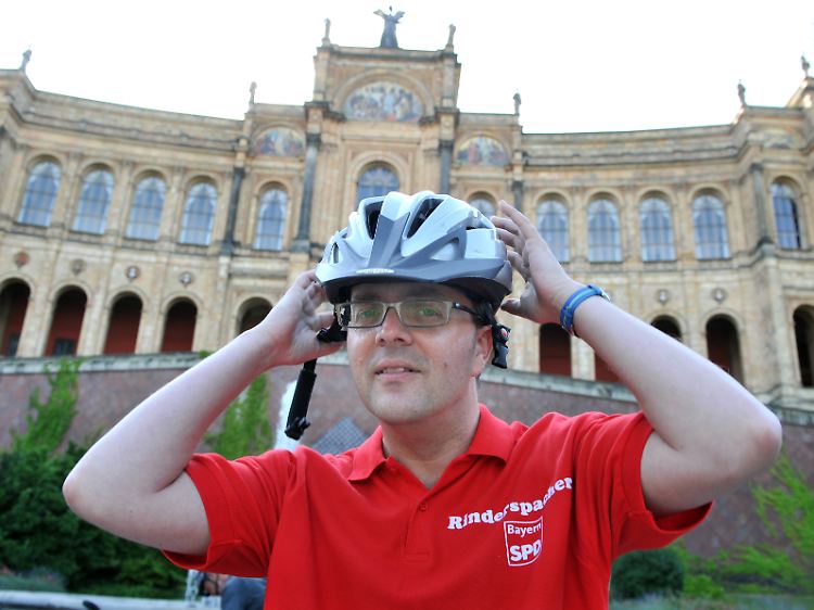 Rinderspacher vor dem bayrischen Landtag.