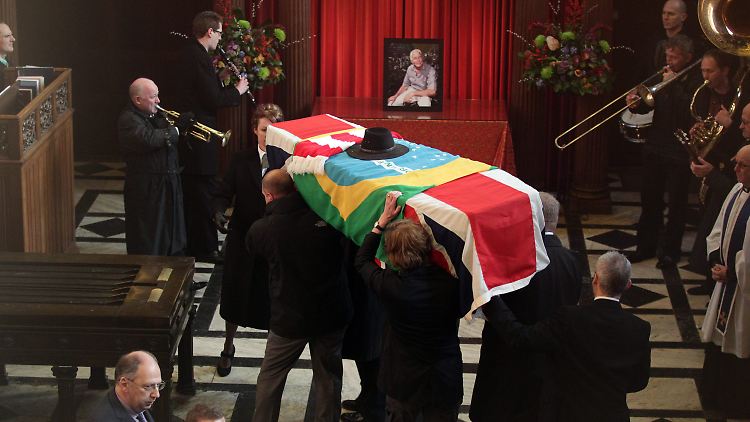 Der Leichnam des legendären Postzugräubers wurde in einem Krematorium in London verbrannt.