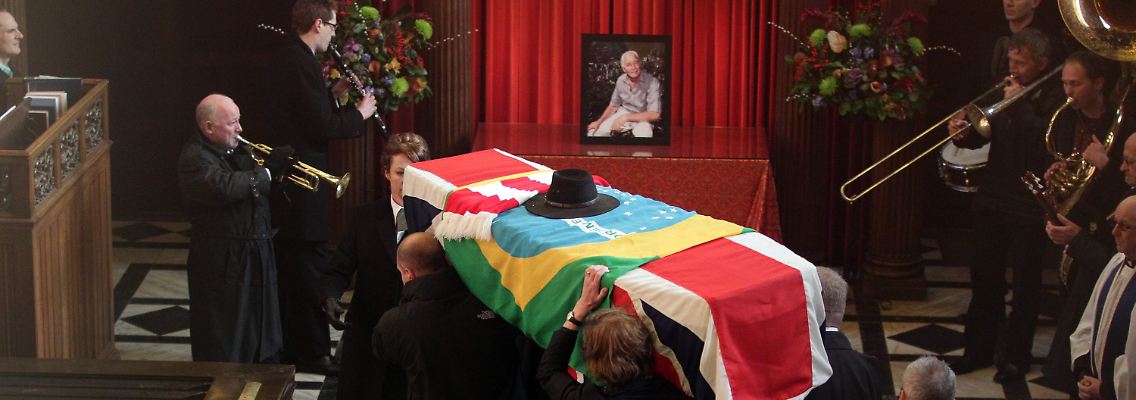 Der Leichnam des legendären Postzugräubers wurde in einem Krematorium in London verbrannt.