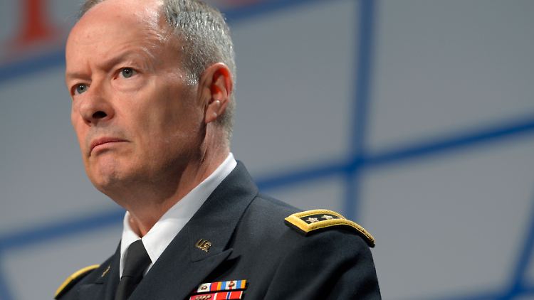 NSA-Chef Keith Alexander, vorsichtig.