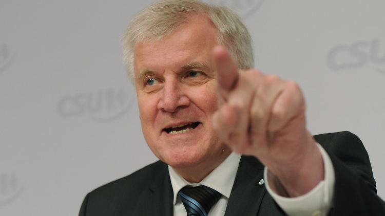 Bayerns Ministerpräsident Horst Seehofer (CSU) geht beim Thema Ökostrom-Förderung auf  Konfrontationskurs.