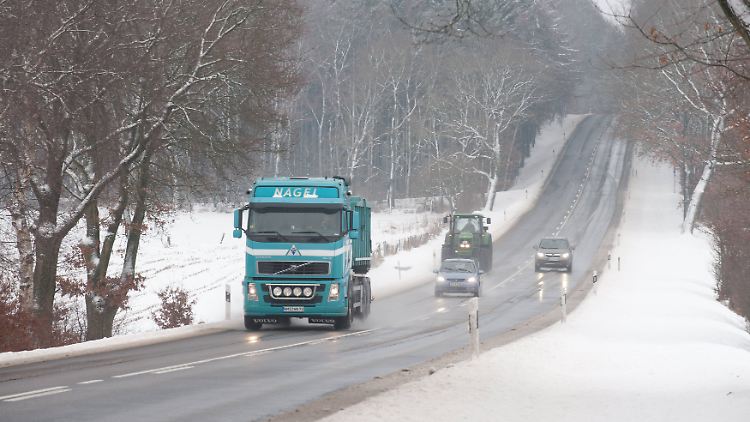 Künftig soll es einen Überholstreifen auf der Landstraße geben.
