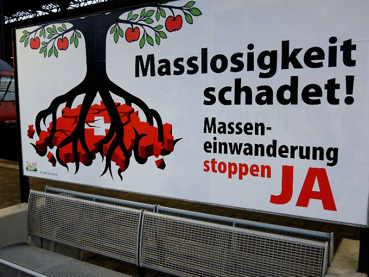 Die SVP spricht gern von "Maßlosigkeit" - und damit meint sie wohl vor allem die vielen Deutschen, die in den vergangenen Jahren in die Schweiz gekommen sind.