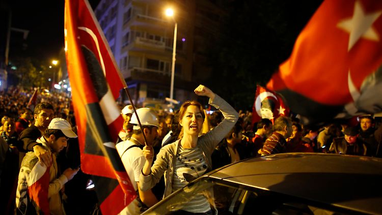 Proteste in Istanbul gegen den türkischen Ministerpräsidenten Erdogan.
