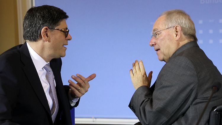 Jacob Lew (l.) und Wolfgang Schäuble (r.): Viele Themen werden besprochen. Vor allem bei der deutschen Exportstärke gehen die Meinungen der beiden Finanzminister auseinander.