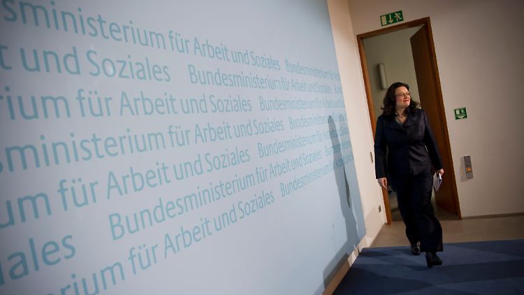 Andrea Nahles nimmt einen Teil des Koalitionsvertrages in Angriff.