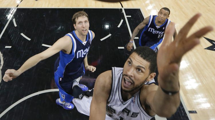 Hintendran statt vorneweg: Dirk Nowitzki.