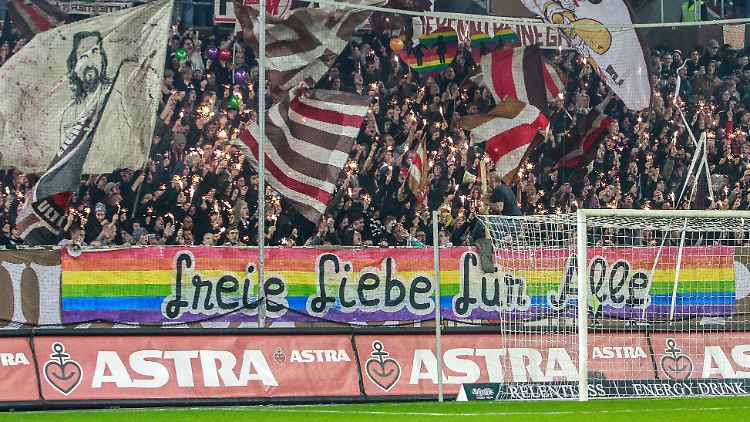 Freie Liebe für alle? So weit ist der deutsche Fußball wohl noch nicht.